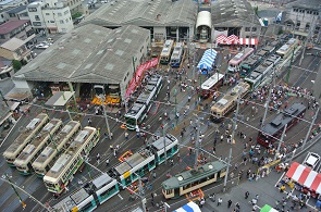様々な車両の展示